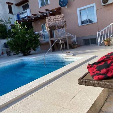 Lovely 3 Bedroom Apartment In Quiet Area W/ Pool Пула Экстерьер фото